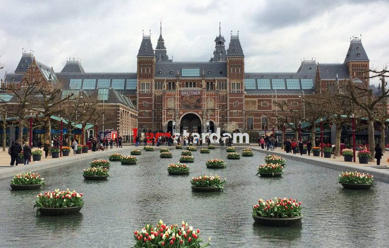 Best Photo Spots at the Van Gogh Museum and Around Museumplein