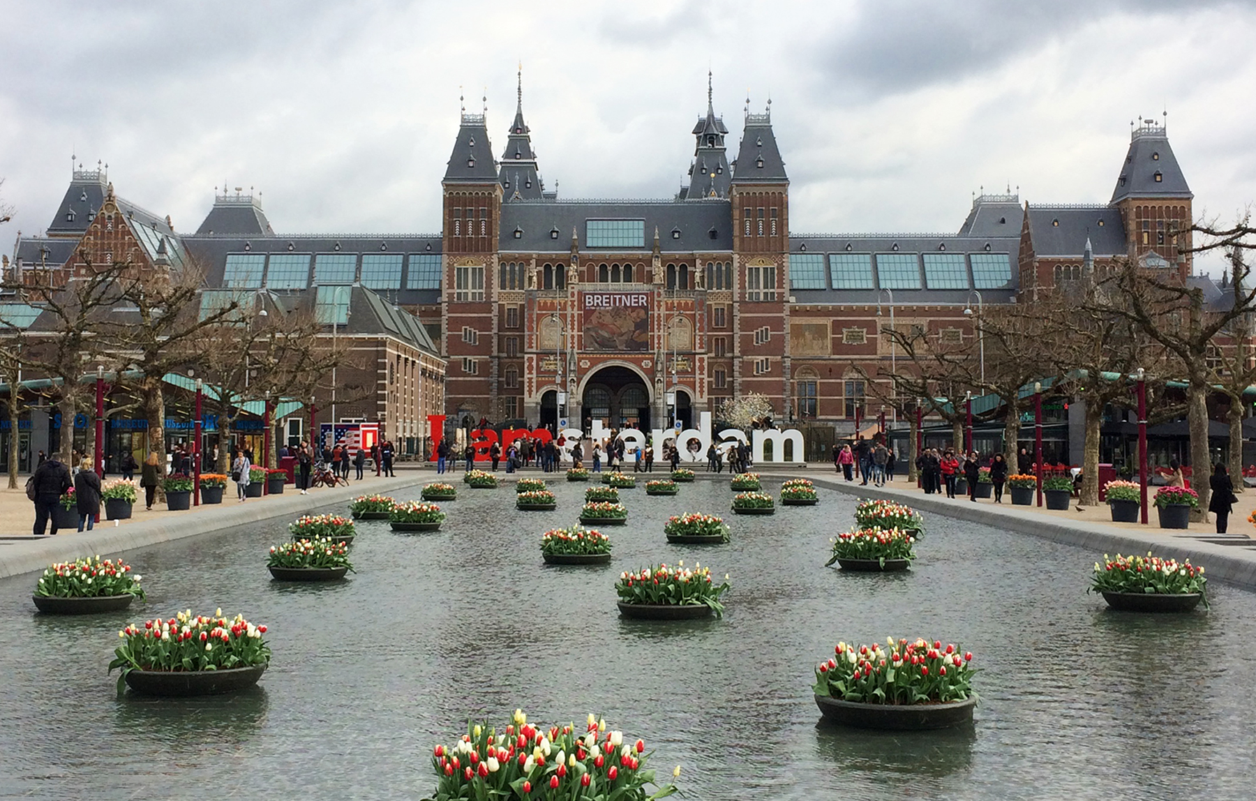 Best Photo Spots at the Van Gogh Museum and Around Museumplein